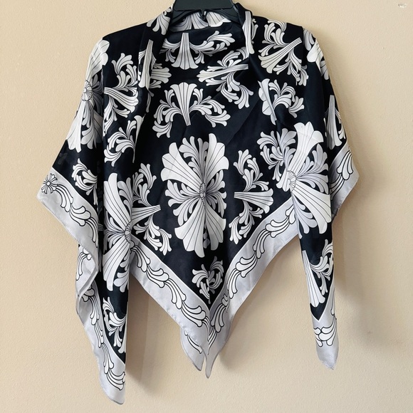 100% Silk Black and White Medallion Square Floral Scarf - Picture 1 of 7